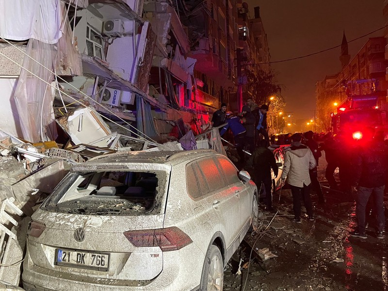 Gempa berkekuatan 7,8 mengguncang pusat Turki (AP/Associated Press staff) Gempa berkekuatan 7,8 mengguncang pusat Turki (AP/Associated Press staff)