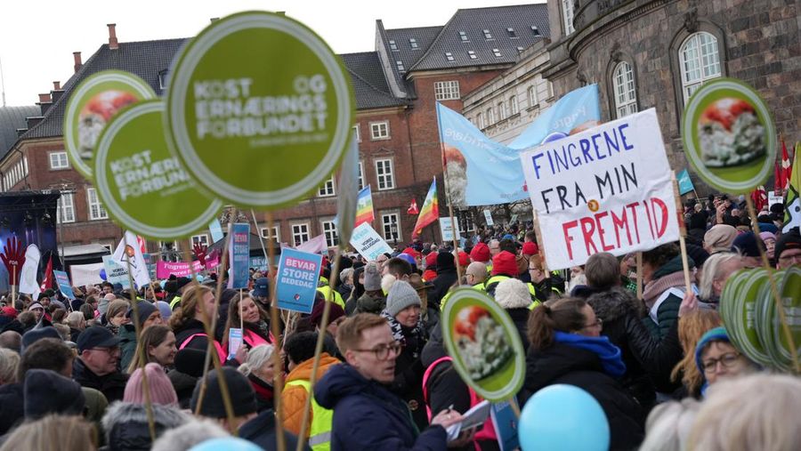Ribuan orang Denmark memprotes pembatalan hari libur nasional. (via REUTERS/RITZAU SCANPIX)