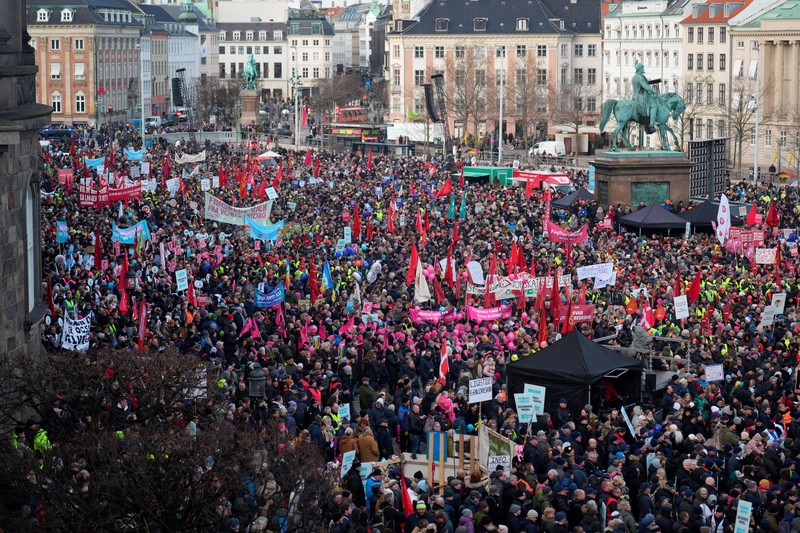 Ribuan orang Denmark memprotes pembatalan hari libur nasional. (via REUTERS/RITZAU SCANPIX) Ribuan orang Denmark memprotes pembatalan hari libur nasional. (via REUTERS/RITZAU SCANPIX)