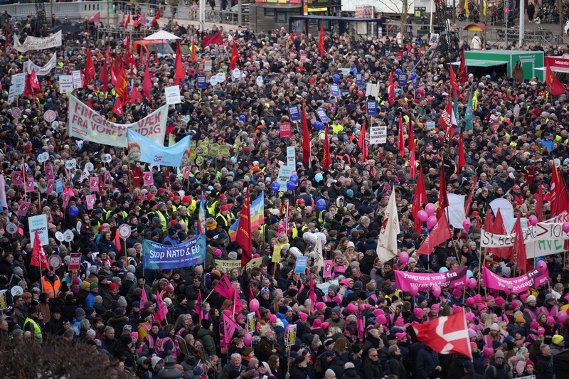 Ribuan orang Denmark memprotes pembatalan hari libur nasional. (via REUTERS/RITZAU SCANPIX) Ribuan orang Denmark memprotes pembatalan hari libur nasional. (via REUTERS/RITZAU SCANPIX)