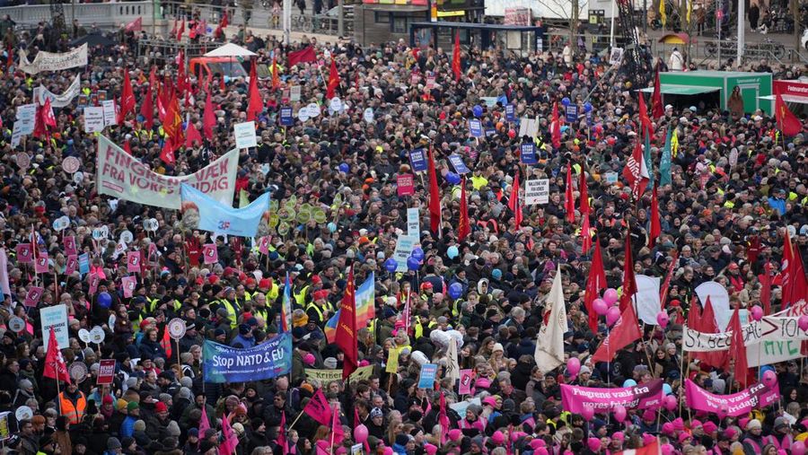 Ribuan orang Denmark memprotes pembatalan hari libur nasional. (via REUTERS/RITZAU SCANPIX)