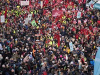 Hari Libur Mau Dipotong, Ribuan Warga Denmark Turun ke Jalan