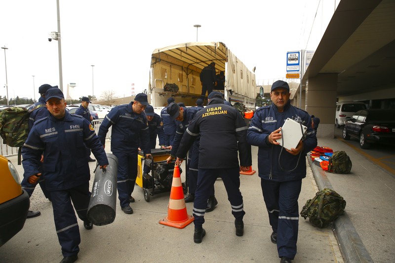 Tim yang berafiliasi dengan Kementerian Situasi Darurat Azerbaijan berangkat dari Baku, Azerbaijan untuk membantu operasi pencarian dan penyelamatan setelah gempa berkekuatan 7,7 melanda Turkiye pada 06 Februari 2023. Otoritas Manajemen Bencana dan Darurat (AFAD) Turkiye mengatakan gempa berkekuatan 7,7 melanda pada 4,17 pagi (0117GMT) dan dipusatkan di distrik Pazarcik di provinsi selatan Kahramanmaras, Turkiye. Provinsi Gaziantep, Sanliurfa, Diyarbakir, Adana, Adiyaman, Malatya, Osmaniye, Hatay, dan Kilis sangat terpengaruh oleh gempa tersebut. (Resul Rehimov/Anadolu Agency via Getty Images)