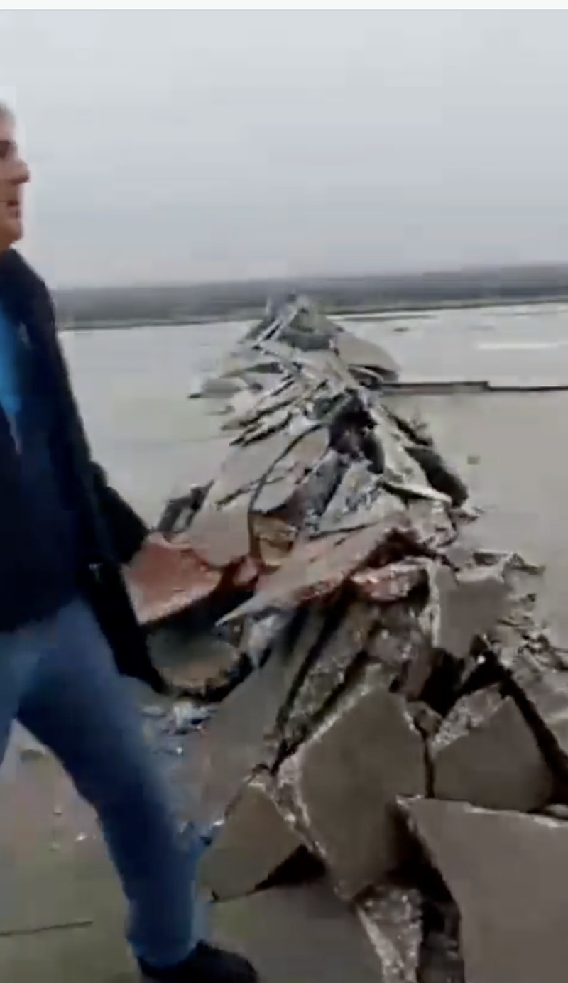 Bandara Hatay di selatan Turki rusak. Setelah gempa bumi di wilayah tersebut. (Tangkapan layar Twitter/bnonewslive) Bandara Hatay di selatan Turki rusak. Setelah gempa bumi di wilayah tersebut. (Tangkapan layar Twitter/bnonewslive)