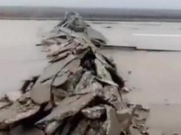 Ngeri, Bandara & Jalan 'Terbelah' karena Gempa Dahsyat Turki