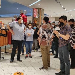 Foto Langka! Penampakan CT 'Turun Gunung' Urus Transmart