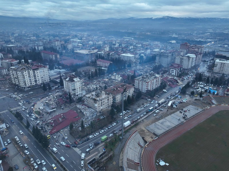Foto udara menunjukkan bangunan yang rusak dan runtuh setelah gempa bumi di Kahramanmaras, Turki 6 Februari 2023. (via REUTERS/IHLAS NEWS AGENCY (IHA) Foto udara menunjukkan bangunan yang rusak dan runtuh setelah gempa bumi di Kahramanmaras, Turki 6 Februari 2023. (via REUTERS/IHLAS NEWS AGENCY (IHA)