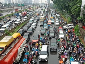 Hujan dan Hari Pertama Usai Long Weekend, Ini Titik-titik Macet di Jakarta