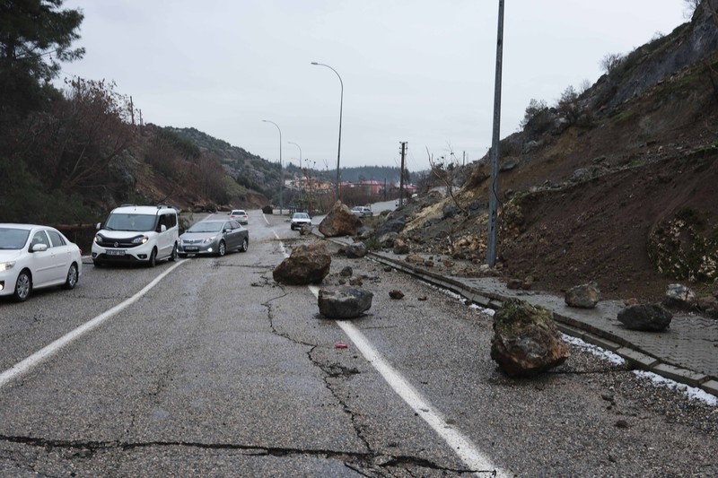 Bandara Hatay di selatan Turki rusak. Setelah gempa bumi di wilayah tersebut. (Tangkapan layar Twitter/bnonewslive) Bandara Hatay di selatan Turki rusak. Setelah gempa bumi di wilayah tersebut. (Tangkapan layar Twitter/bnonewslive)