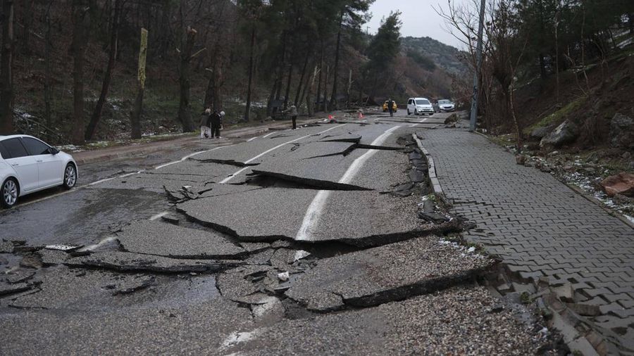 Bandara Hatay di selatan Turki rusak. Setelah gempa bumi di wilayah tersebut. (Tangkapan layar Twitter/bnonewslive)