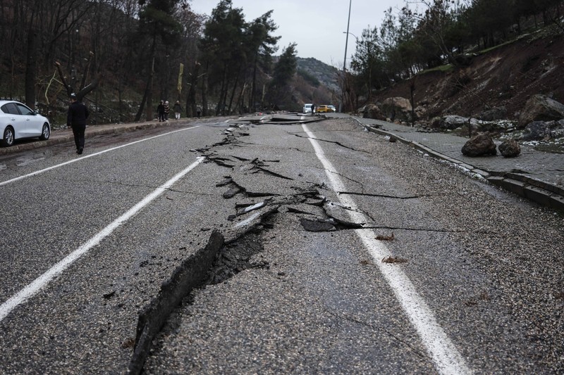 Bandara Hatay di selatan Turki rusak. Setelah gempa bumi di wilayah tersebut. (Tangkapan layar Twitter/bnonewslive) Bandara Hatay di selatan Turki rusak. Setelah gempa bumi di wilayah tersebut. (Tangkapan layar Twitter/bnonewslive)