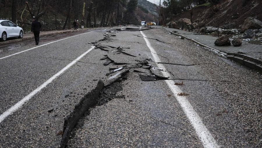 Bandara Hatay di selatan Turki rusak. Setelah gempa bumi di wilayah tersebut. (Tangkapan layar Twitter/bnonewslive)