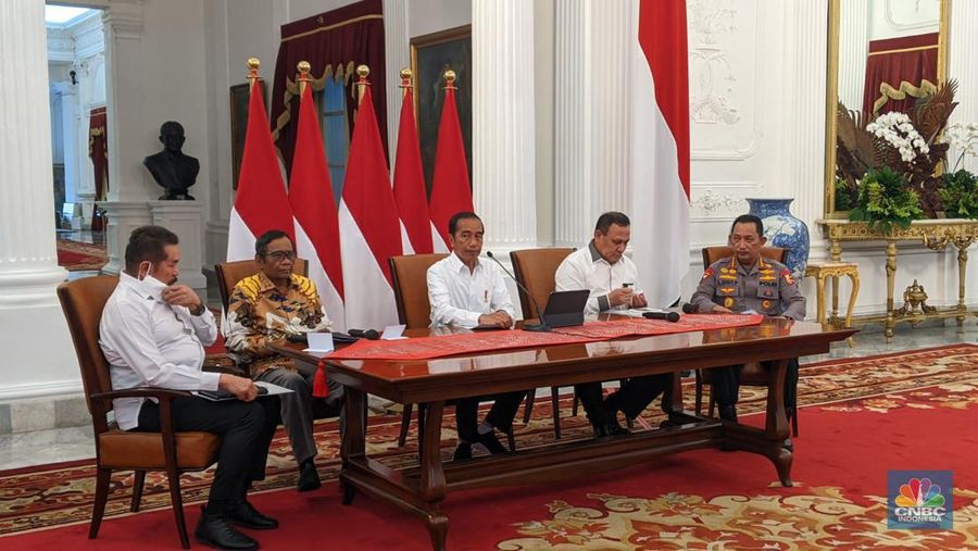 Konferensi pers presiden di Istana Merdeka Jakarta. (CNBC Indonesia/Emir Yanwardhana)