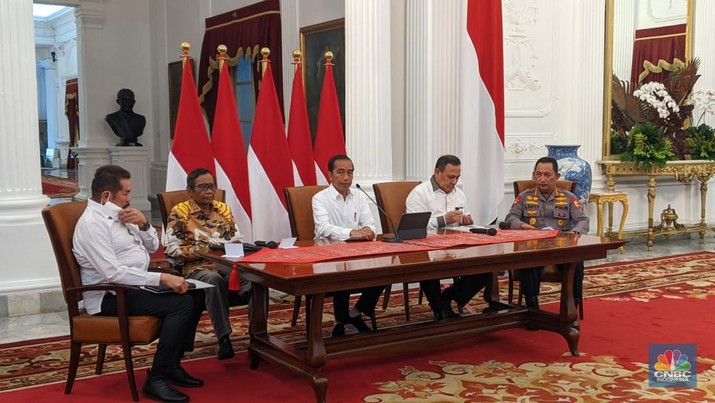 Konferensi pers presiden di Istana Merdeka Jakarta Konferensi pers presiden di Istana Merdeka Jakarta. (CNBC Indonesia/Emir Yanwardhana)