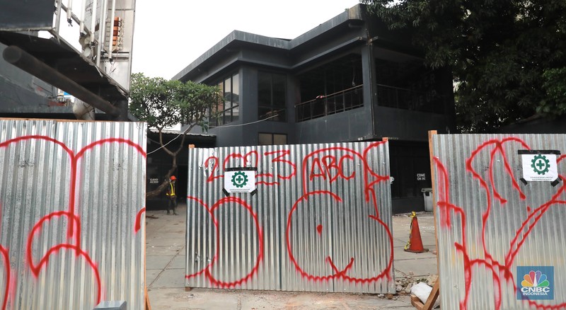Suasana salah satu Gerai makanan Warunk Upnormal yang tutup di Kawasan Depok, Jawa Barat, Selasa (7/2/2023). Suasana salah satu Gerai makanan Warunk Upnormal yang tutup di Kawasan Depok, Jawa Barat, Selasa (7/2/2023). (CNBC Indonesia/ Muhammad Sabki)