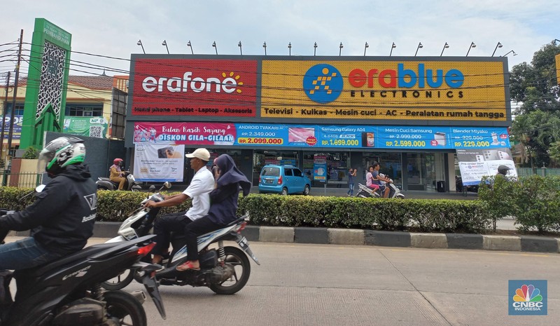 Suasana salah satu Gerai makanan Warunk Upnormal yang tutup di Kawasan Depok, Jawa Barat, Selasa (7/2/2023). (CNBC Indonesia/ Muhammad Sabki)