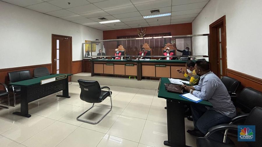 Suasana sidang kedua gugatan pengembang Meikarta, PT Mahkota Sentosa Utama (MSU), terhadap 18 orang pengurus dan anggota Perkumpulan Komunitas Peduli Konsumen Meikarta (PKPKM) di Pengadilan Negeri Jakarta Barat, Selasa (7/2/2023). (CNBC Indonesia/Zefanya Aprilia)