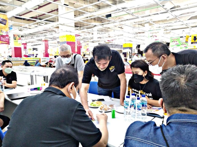 Chairul Tanjung meninjau langsung ke Transmart. (Foto: Istimewa)