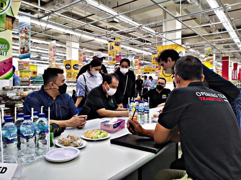 Chairul Tanjung meninjau langsung ke Transmart. (Foto: Istimewa)