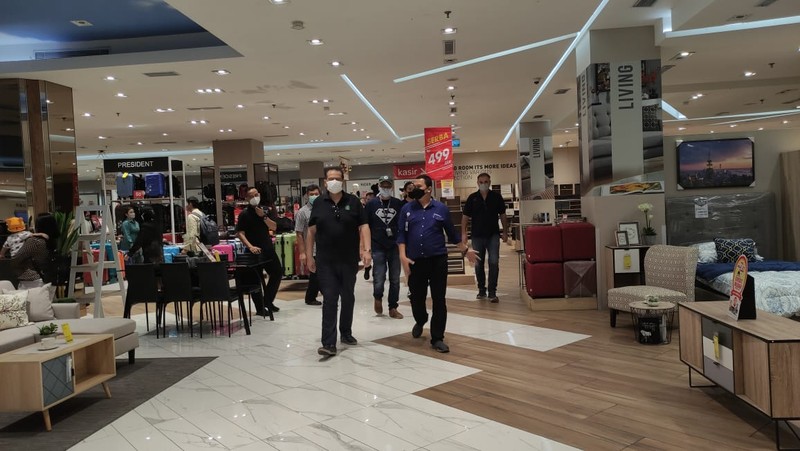 Chairul Tanjung meninjau langsung ke Transmart