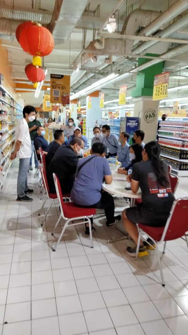 Chairul Tanjung meninjau langsung ke Transmart. (Foto: Istimewa)