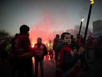 Demo Besar-besaran Pecah, Prancis Dibuat 'Lumpuh' Lagi