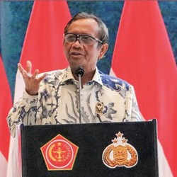 Mahfud MD Kaget Ada Profesor Sebar Berita Hoaks di Grup WA