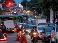Potret 'Jalur Tengkorak' Depok: Keluar Tol Langsung 'Nangis'