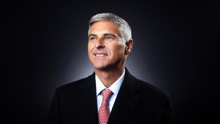 Christopher Nassetta, kepala eksekutif Hilton Worldwide Holdings Inc., berpose setelah wawancara dengan Bloomberg Television di Forum Ekonomi Dunia (WEF) di Davos, Swiss, pada Rabu, 18 Januari 2017. Christopher Nassetta, kepala eksekutif Hilton Worldwide Holdings Inc., berpose setelah wawancara dengan Bloomberg Television di Forum Ekonomi Dunia (WEF) di Davos, Swiss, pada Rabu, 18 Januari 2017. Pemimpin dunia, eksekutif berpengaruh, bankir dan pembuat kebijakan menghadiri pertemuan tahunan ke-47 Forum Ekonomi Dunia di Davos mulai 1 Januari. (Dok - File Simon Dawson/Bloomberg via Getty Images)