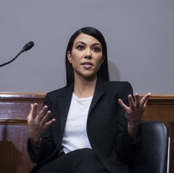 Luncurkan Permen Vagina, Kourtney Kardashian Dikecam Warganet