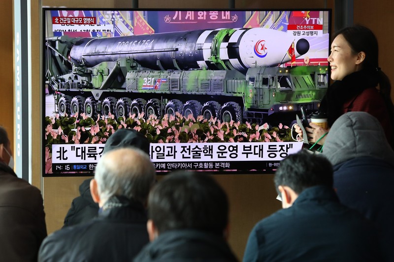 Rudal ditampilkan selama parade militer untuk memperingati 75 tahun berdirinya tentara Korea Utara, di Kim Il Sung Square di Pyongyang, Korea Utara 8 Februari 2023. Rudal ditampilkan selama parade militer untuk memperingati 75 tahun berdirinya tentara Korea Utara, di Kim Il Sung Square di Pyongyang, Korea Utara 8 Februari 2023. (KCNA via REUTERS)