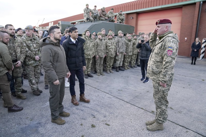 Perdana Menteri Inggris Rishi Sunak menjamu Presiden Ukraina, Volodymyr Zelensky di Downing Street nomor 10 pada 8 Februari 2023 di London, Inggris, Inggris. (Getty Images/WPA Pool) Perdana Menteri Inggris Rishi Sunak menjamu Presiden Ukraina, Volodymyr Zelensky di Downing Street nomor 10 pada 8 Februari 2023 di London, Inggris, Inggris. (Getty Images/WPA Pool)
