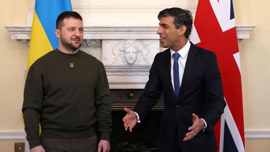 Perdana Menteri Inggris Rishi Sunak menjamu Presiden Ukraina, Volodymyr Zelensky di Downing Street nomor 10 pada 8 Februari 2023 di London, Inggris, Inggris. (Getty Images/WPA Pool)