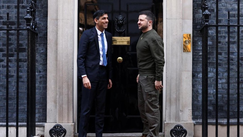 Perdana Menteri Inggris Rishi Sunak menjamu Presiden Ukraina, Volodymyr Zelensky di Downing Street nomor 10 pada 8 Februari 2023 di London, Inggris, Inggris. (Getty Images/WPA Pool)