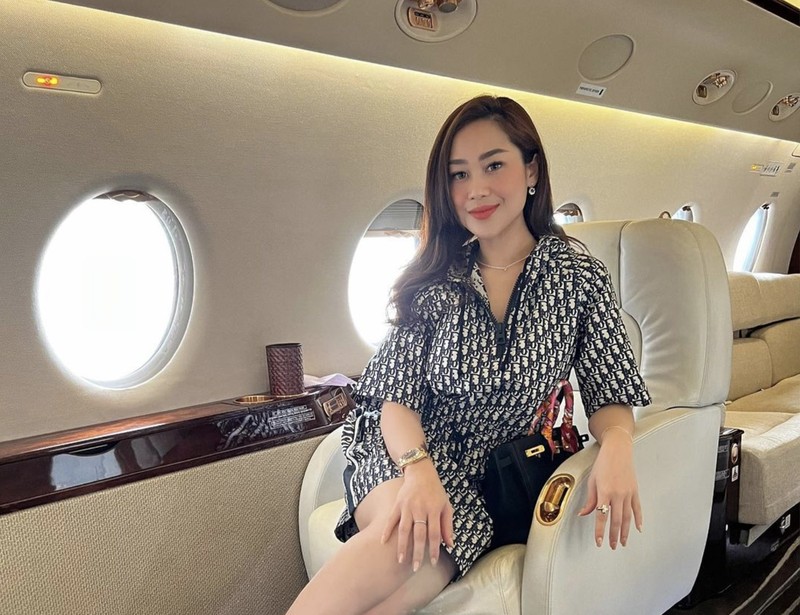 PT Capella Swastika Karya sendiri merupakan perusahaan yang didirikan oleh artis ternama, Poppy Capella. Hal tersebut diungkapkan langsung oleh Direktur PT Capella Swastika Karya Safa Attamimi saat jumpa pers, Rabu (8/2/2023) kemarin. (Tangkapan Layar Instagram @poppycapella_)