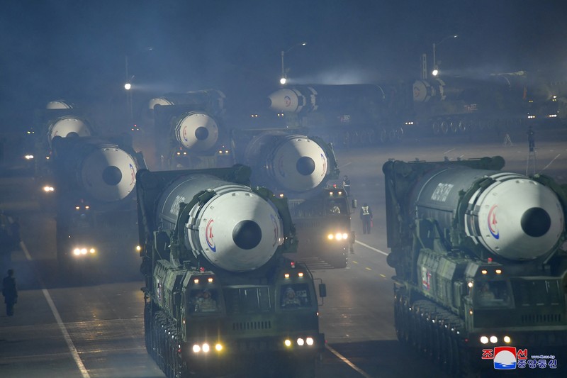 Rudal ditampilkan selama parade militer untuk memperingati 75 tahun berdirinya tentara Korea Utara, di Kim Il Sung Square di Pyongyang, Korea Utara 8 Februari 2023. Rudal ditampilkan selama parade militer untuk memperingati 75 tahun berdirinya tentara Korea Utara, di Kim Il Sung Square di Pyongyang, Korea Utara 8 Februari 2023. (KCNA via REUTERS)