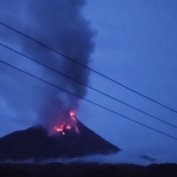 Gunung Karangetang Sulut Meletus, Hindari Radius Ini