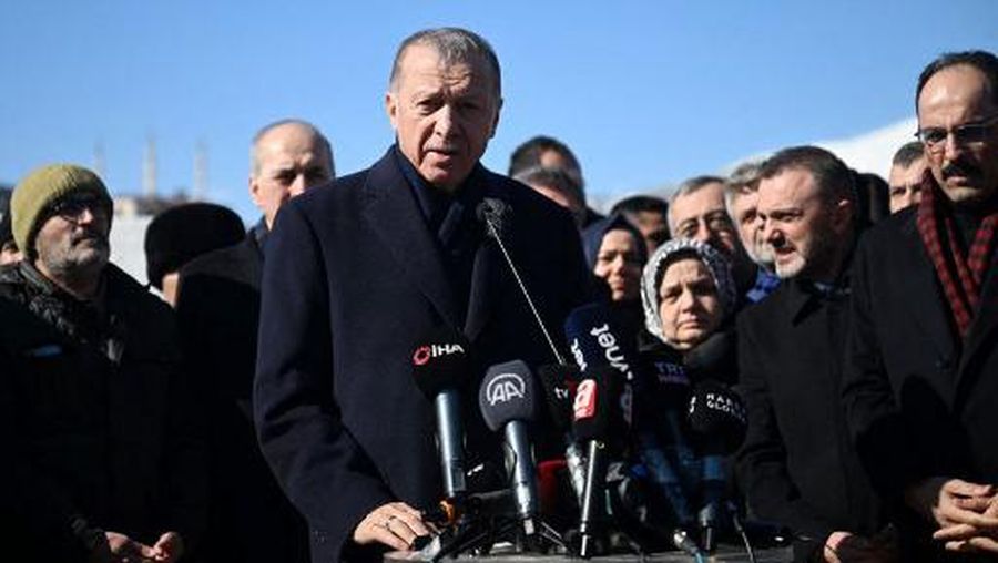 Turkish President Recep Tayyip Erdogan talks to the press during his visit to the southeastern Turkish city of Kahramanmaras, two days after a strong earthquake struck the region, on February 8, 2023. - Many have taken refuge from relentless aftershocks, cold rain and snow in mosques, schools and even bus shelters -- burning debris to try to stay warm, after the earthquake, which is the largest Turkey had seen since 1939. (Photo by OZAN KOSE / AFP)