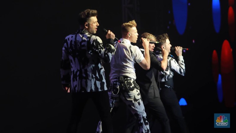 Aksi panggung grup vokal 90an asal Irlandia Westlife Acara itu diadakan dalam sebuah konser yang bertajuk 
