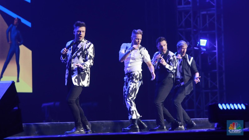Aksi panggung grup vokal 90an asal Irlandia Westlife Acara itu diadakan dalam sebuah konser yang bertajuk Aksi panggung grup vokal 90an asal Irlandia Westlife Acara itu diadakan dalam sebuah konser yang bertajuk