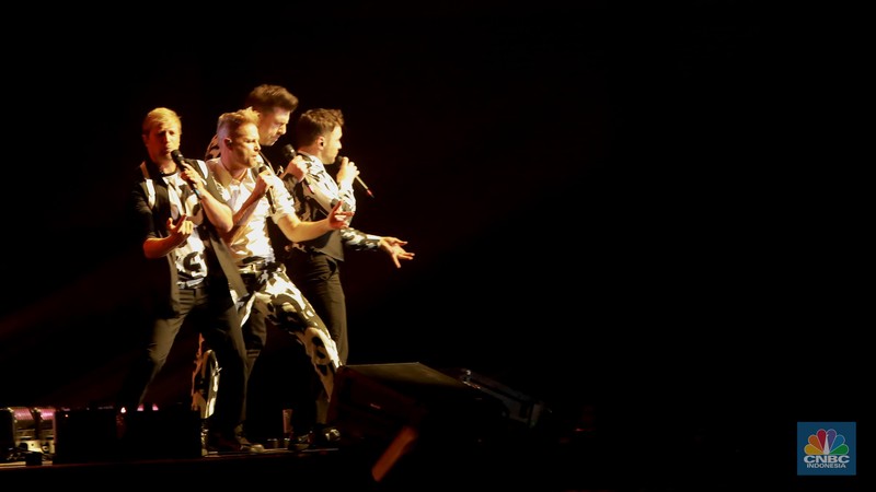 Aksi panggung grup vokal 90an asal Irlandia Westlife Acara itu diadakan dalam sebuah konser yang bertajuk Aksi panggung grup vokal 90an asal Irlandia Westlife Acara itu diadakan dalam sebuah konser yang bertajuk
