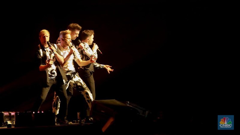 Aksi panggung grup vokal 90an asal Irlandia Westlife Acara itu diadakan dalam sebuah konser yang bertajuk 