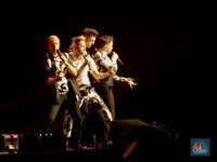 Nostalgia Era 90an Nonton Aksi Panggung Westlife di ICE BSD