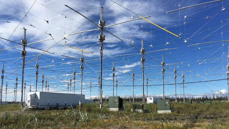 Rangkaian antena di fasilitas HAARP, Alaska, Amerika Serikat.