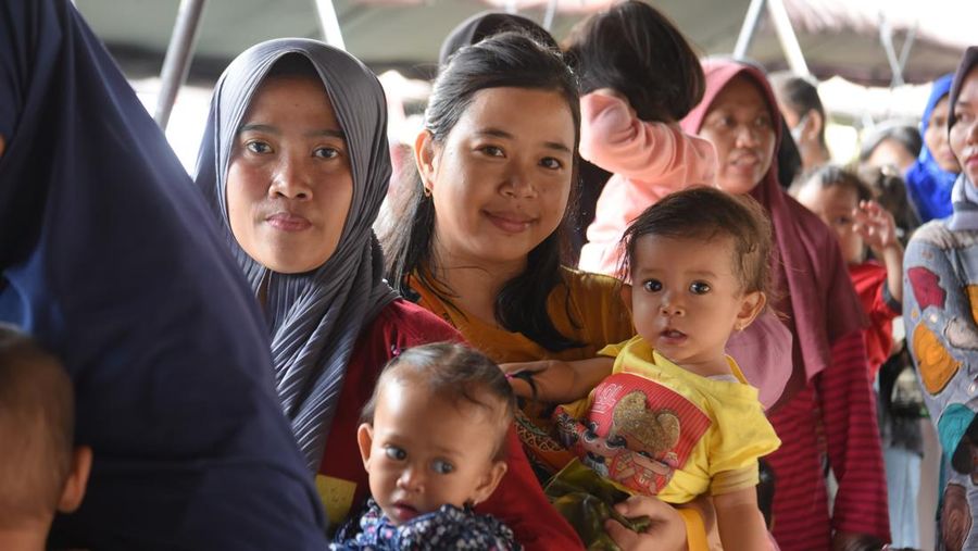 Pemerintah Provinsi (Pemprov) DKI Jakarta menggandeng Korps Brimob Polri dan Badan Kependudukan dan Keluarga Berencana Nasional (BKKBN) untuk menurunkan angka stunting di Kalibaru, Cilincing, Jakarta Utara. (Dok: Humas Brimob)