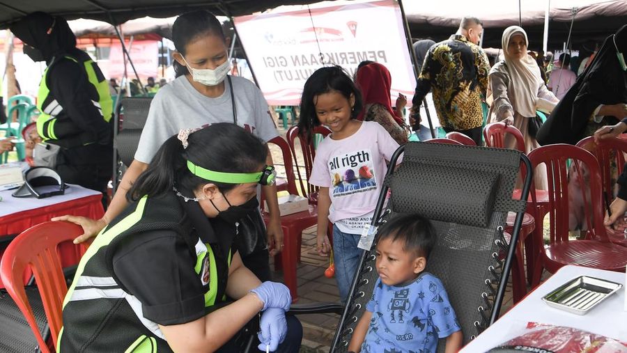 Pemerintah Provinsi (Pemprov) DKI Jakarta menggandeng Korps Brimob Polri dan Badan Kependudukan dan Keluarga Berencana Nasional (BKKBN) untuk menurunkan angka stunting di Kalibaru, Cilincing, Jakarta Utara. (Dok: Humas Brimob)