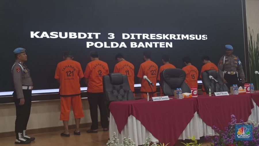 Polda Banten mengamankan barang bukti dugaan penyimpangan distribusi beras impor premium milik Bulog di Polda Banten, Kota Serang, Banten, Jumat (10/2/2023). (CNBC Indonesia/Martyasari Rizky)