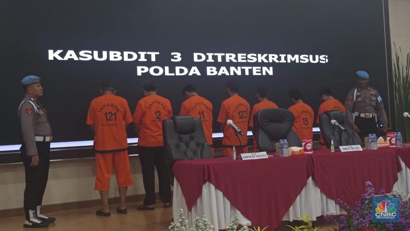 Polda Banten mengamankan barang bukti dugaan penyimpangan distribusi beras impor premium milik Bulog di Polda Banten, Kota Serang, Banten, Jumat (10/2/2023). (CNBC Indonesia/Martyasari Rizky)