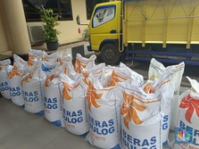 Beras Bulog 'Dimaling' di Depan Muka Sendiri, Ini Faktanya