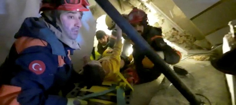 A child is rescued from the rubble in the aftermath of an earthquake in Azmarin, Syria, February 7, 2023 in this still image taken from video.  White Helmets/Handout via REUTERS    THIS IMAGE HAS BEEN SUPPLIED BY A THIRD PARTY. NO RESALES. NO ARCHIVES. MANDATORY CREDIT